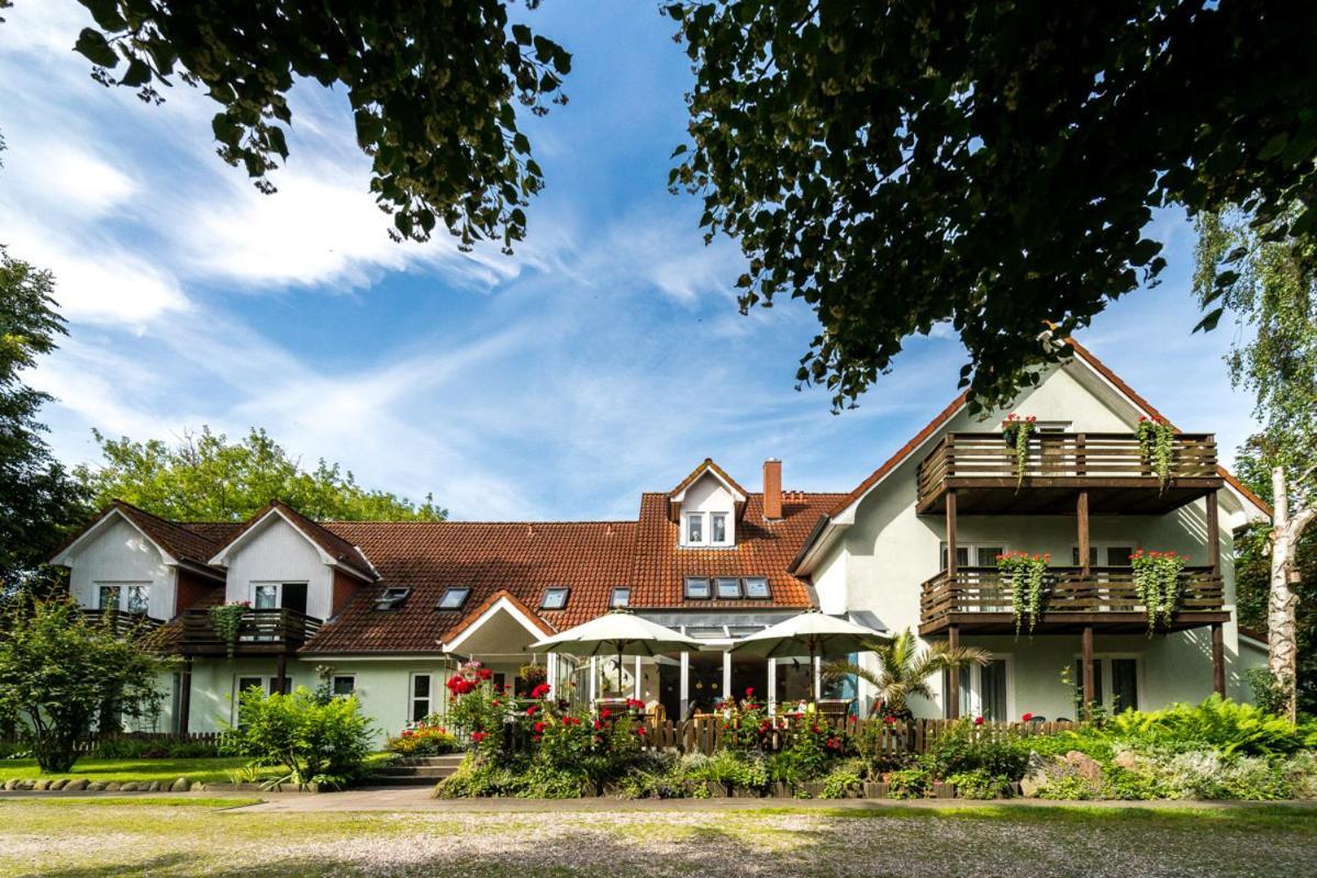 Hotel-Pension Lindenhof Tarnewitz エクステリア 写真